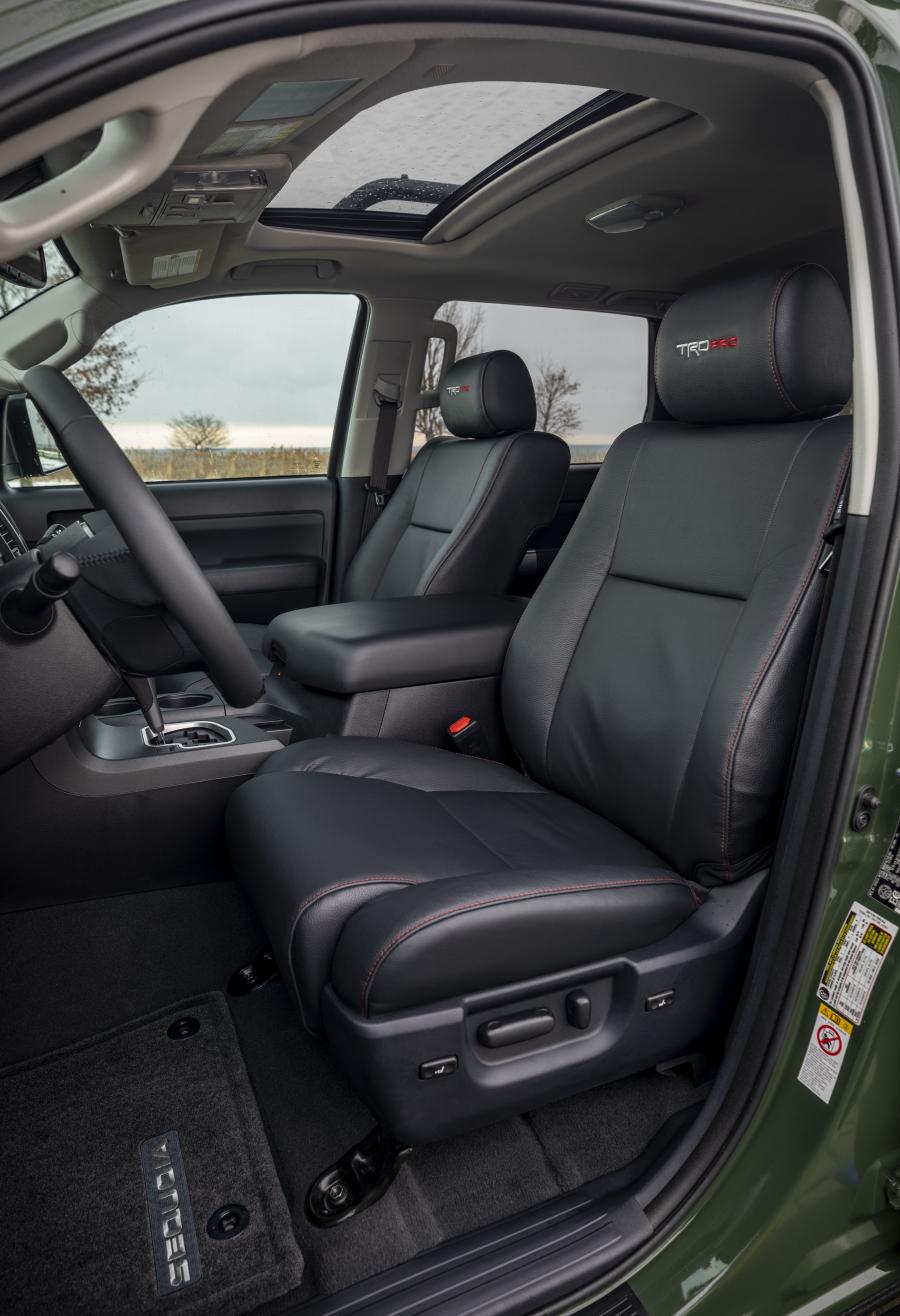 Интерьер Toyota Sequoia TRD Pro 2019 года  (фото 35 из 42)